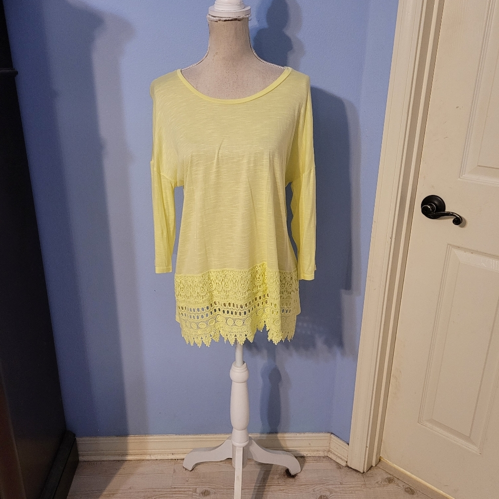 Signature Studio Medium Womens Blouse